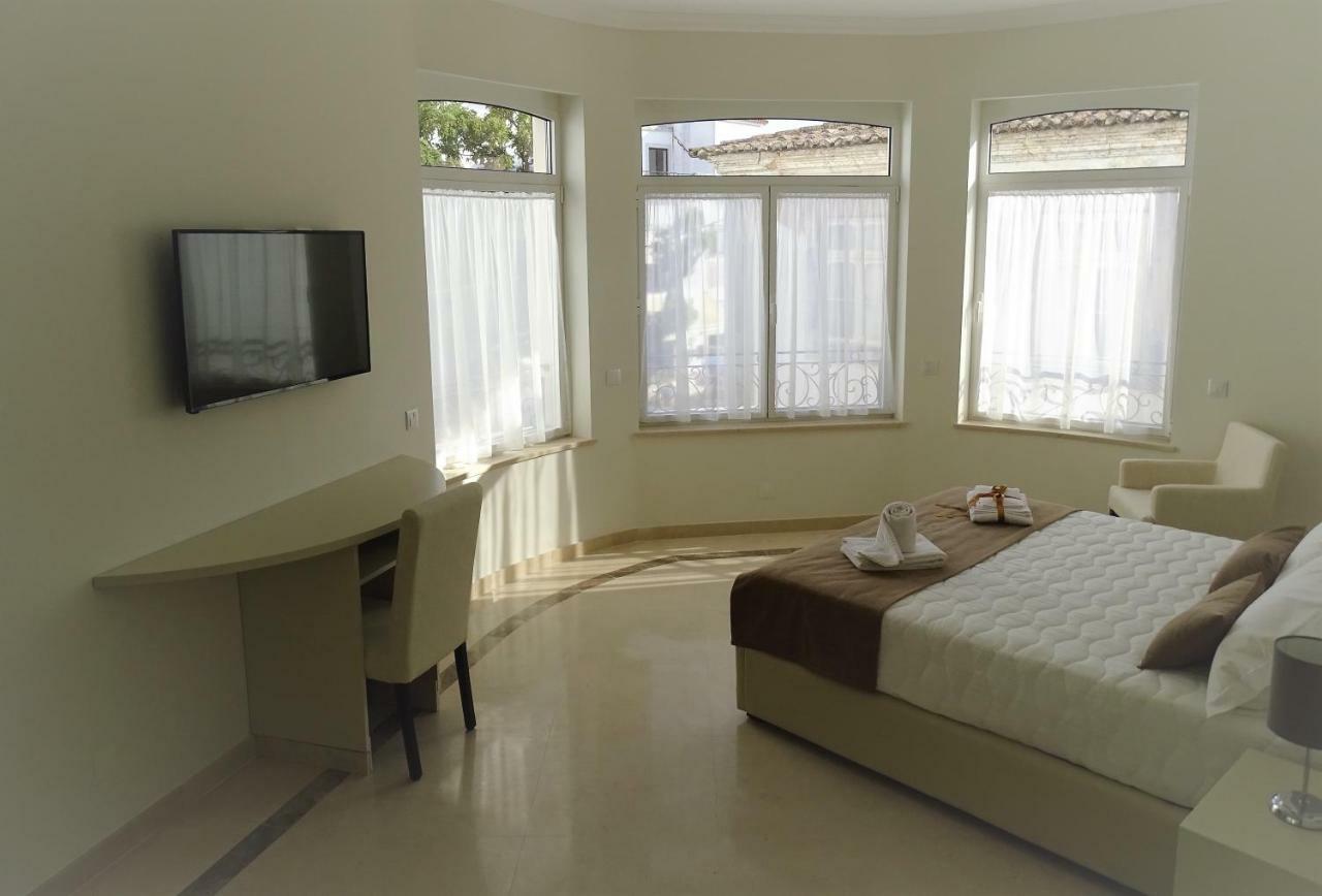Bowen, Luxury Suites Лагуш Экстерьер фото